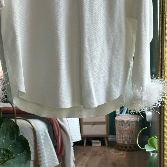 Bloomingdale’s Sioni Milano White Feathered Sweater. - Picture 5 of 7